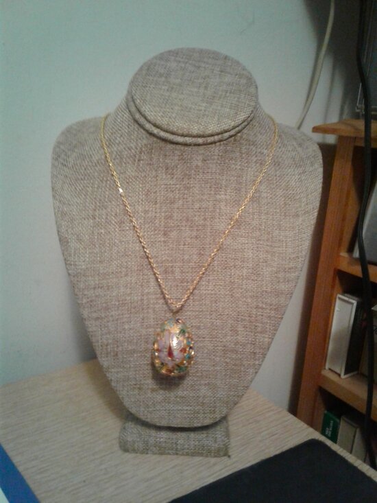 Jewelry - Egg Shaped Cloisonne Gold Tone Pendant Necklace w/Chain 22" Long EXC